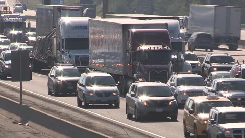 Toronto, Can May 23 2026 Gridlock highway traffic jam with cars stuck Stock-Footage 341028533