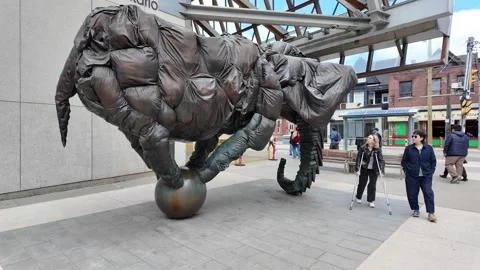 TORONTO, CANADA - 2026 May 10 : bronze elephant art Stock Footage 334686979