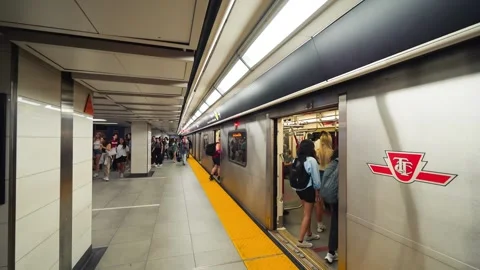 Toronto, Canada - August 2, 2024: Modern subway train arriving at an underg.. Video stock 303059997