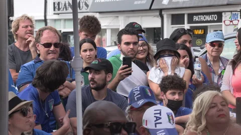 Toronto, Canada July 11 2021 Italian soccer Fans Flood Streets Celebrating Win Vídeo Stock 345376536