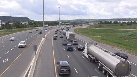 Toronto, Canada, Sep 8 2026 Rush hour traffic gridlock on highway 401 Видео 345149100