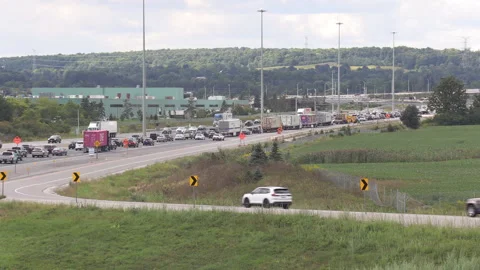Toronto, Canada, Sep 8 2026 Rush hour traffic gridlock on highway 401 Видео 345149351