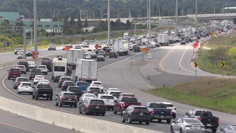 Toronto, Canada, Sep 8 2026 Rush hour traffic gridlock on highway 401 Видео 345151197