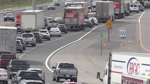 Toronto, Canada, Sep 8 2026 Traffic jam gridlock on highway 401 Видео 345151306