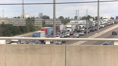 Toronto, Canada, Sep 8 2026 Rush hour traffic gridlock on highway 401 Видео 345151349