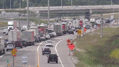Toronto, Canada, Sep 8 2026 Rush hour traffic gridlock on highway 401 Видео 345151377