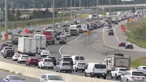 Toronto, Canada, Sep 8 2026 Rush hour traffic gridlock on highway 401 Видео 345151470