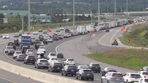 Toronto, Canada, Sep 8 2026 Traffic jam gridlock on highway 401 Видео 345152190
