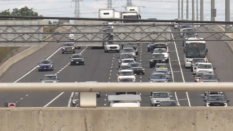 Toronto, Canada, Sep 8 2026 Rush hour traffic gridlock on highway 401 Видео 345152370