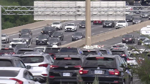 Toronto, Canada, Sep 8 2026 Rush hour traffic gridlock on highway 401 Видео 345154268