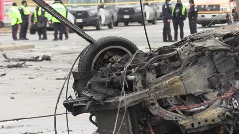 Toronto car accident in city intersection with police and fire on scene Vidéo 146103745