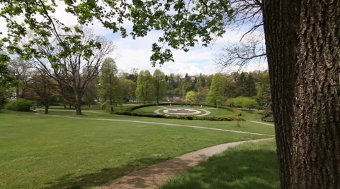 Toronto Circa April 2012: Maple Leaf Display at High Park 库存影片 40834866