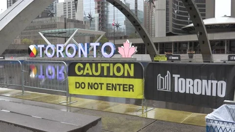 Toronto city hall closed empty during COVID 19 pandemic lockdown 库存影片 152521131