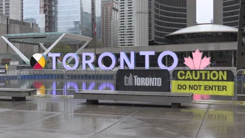 Toronto city hall closed empty during COVID 19 pandemic lockdown 스톡 동영상 152523935
