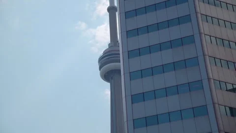 Toronto CN Tower and Modern Skyscraper Urban Architecture Stockbeeldmateriaal 313318596