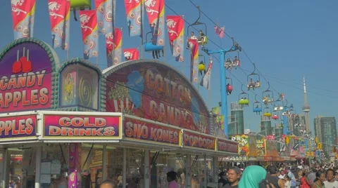 Toronto CNE The Ex Day Fair Crowds Cotton Candy Vendor Games Festival CN Tower 스톡 동영상 67390656