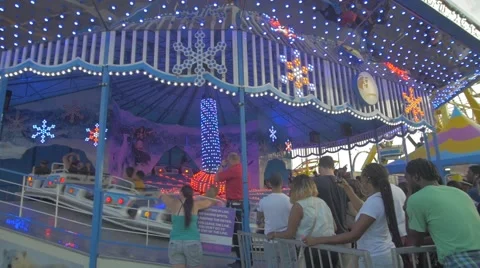 Toronto CNE The Ex Sunset Fair Crowds Fast Cart Track Ride Slow Motion 스톡 동영상 67406072