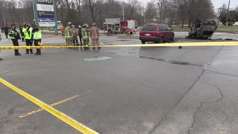 Toronto, On, Dec 16 2025 Spectacular car crash fire after police chase 스톡 동영상 344012229