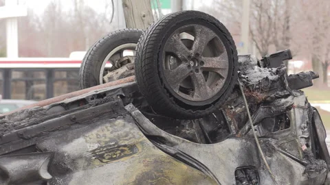 Toronto, On, Dec 16 2025 Spectacular car crash fire after police chase 스톡 동영상 344012257