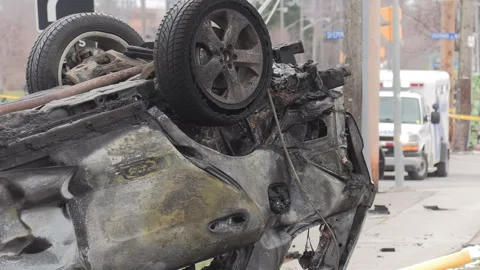 Toronto, On, Dec 16 2025 Spectacular car crash fire after police chase 스톡 동영상 344012410