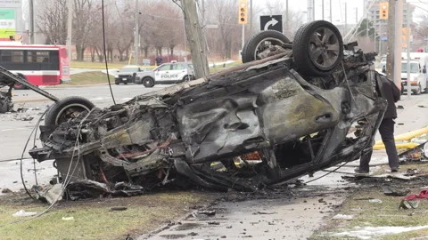 Toronto, On, Dec 16 2025 Spectacular car crash fire after police chase 스톡 동영상 344012426