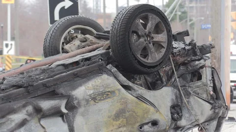Toronto, On, Dec 16 2025 Spectacular car crash fire after police chase 스톡 동영상 344012605