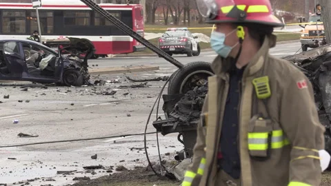 Toronto, On, Dec 16 2025 Spectacular car crash fire after police chase 스톡 동영상 344012616