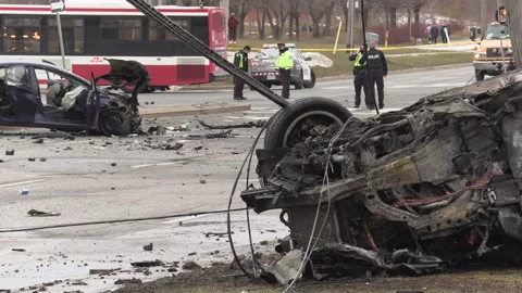 Toronto, On, Dec 16 2025 Spectacular car crash fire after police chase 스톡 동영상 344012661