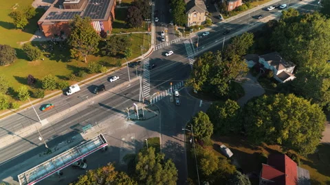 Toronto East Arterial Intersection Transit Stop Summer Aerial Drone 4K 库存影片 335665775
