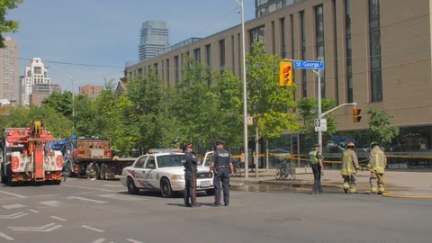 Toronto Emergency Crime Scene Intersection Police Talking Firemen Spraying Wa Video stock 91015451