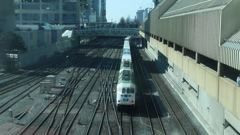 Toronto GO Train Caboose Driving on track in real time Vidéo 125885264