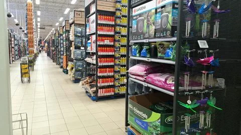 Toronto hardware store aisle showcasing various garden products and equipment Stock-Fotos