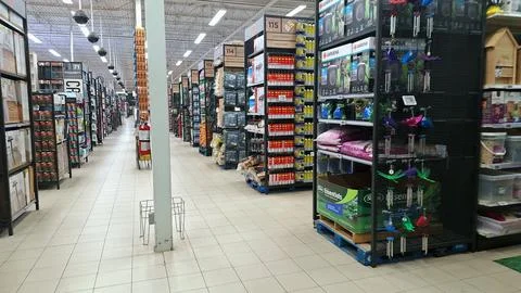 Toronto hardware store aisle showcasing various home improvement products Stock-Fotos