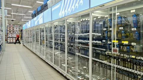 Toronto hardware store aisle with tools displayed behind glass Stock-Fotos