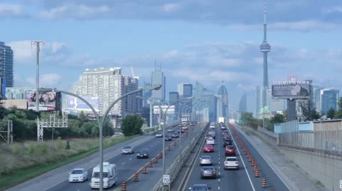 Toronto Highway with CN Tower Stockbeeldmateriaal 42128804