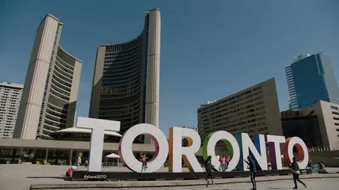 Toronto Nathan Phillips Square 4K Vídeo Stock 108776420