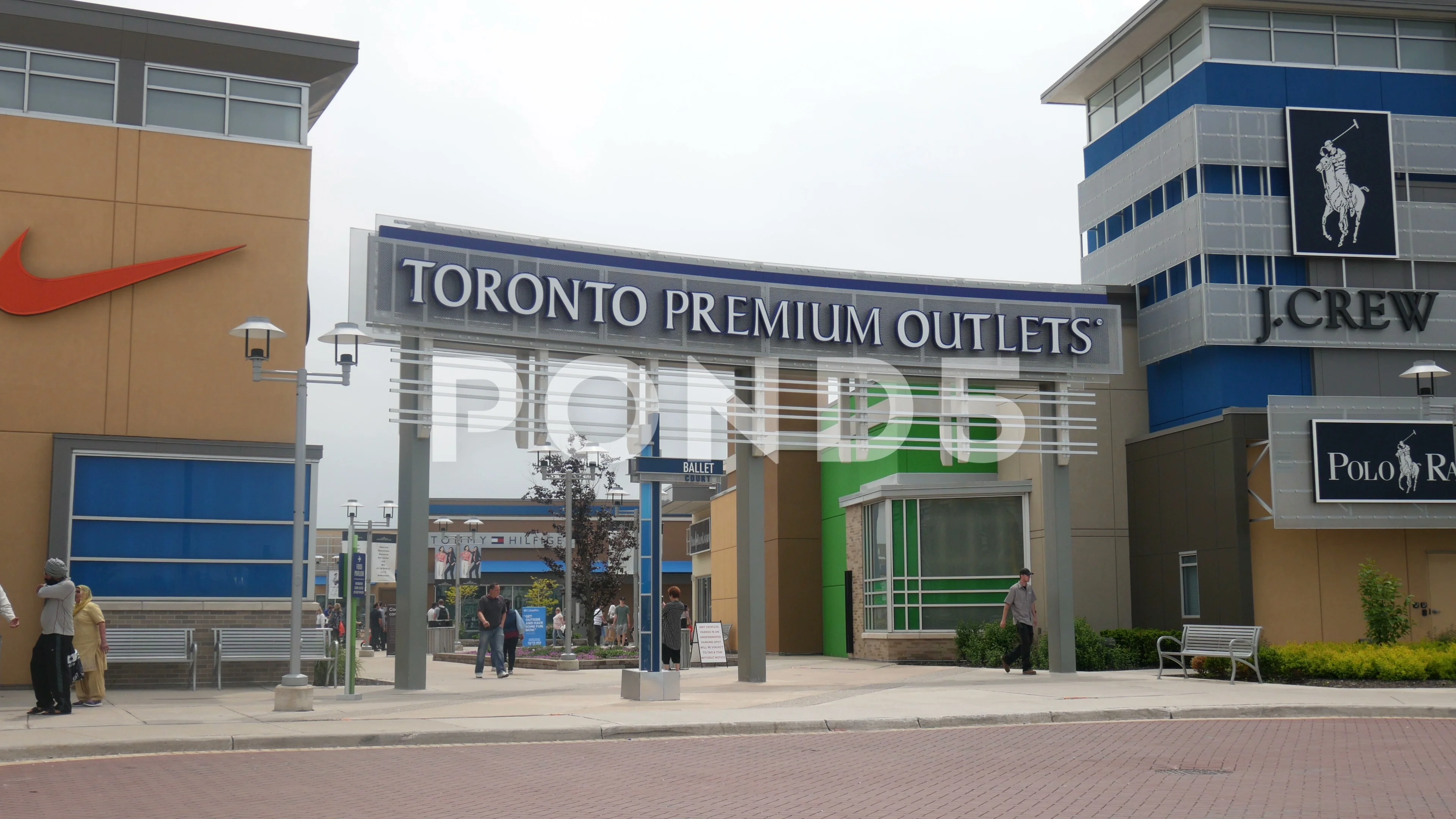 Toronto premium outlet mall, Stock Video