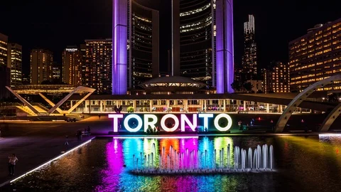 Toronto sign in Nathan Phillips square in Toronto, Canada time lapse at night Vídeo Stock 119134231