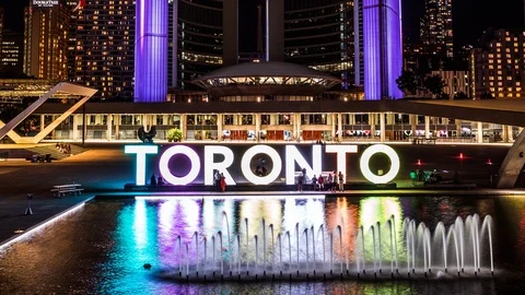 Toronto sign in Nathan Phillips square in Toronto, Canada time lapse at night Stockbeeldmateriaal 119134298