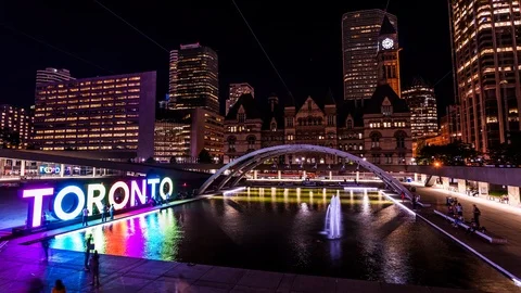 Toronto sign in Nathan Phillips square in Toronto, Canada time lapse at night Stockbeeldmateriaal 119134417