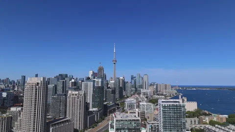 Toronto Skyline, CN Tower and Lake Ontario With Copy Space, 4K Vídeo Stock 321375641
