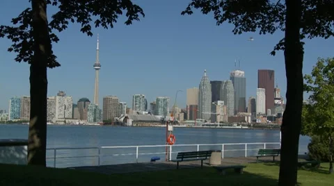 Toronto Skyline featuring the CN Tower Stockbeeldmateriaal 10749178