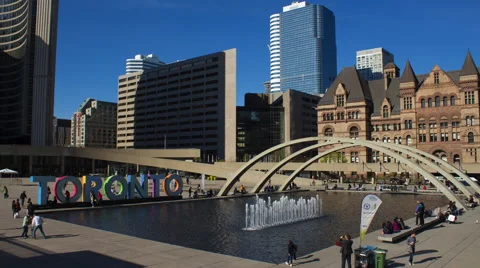 Toronto's Nathan Phillips Square Vídeo Stock 63096647