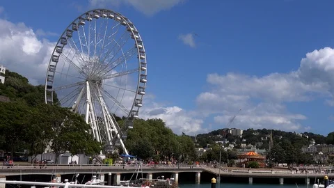 Torquay seaside resort Devon south people on beach England UK 4K Vídeos de archivo 114664130