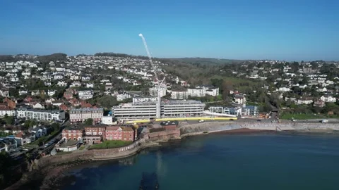 Torquay, Torbay, S. Devon, England: DRONE VIEWS: Hotel construction site &amp; crane 库存影片 273860862