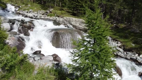 Torrent of mountain 動画素材 137532595