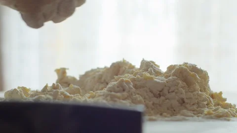Tortellini, Beat the eggs in the flour. 스톡 동영상 129597672
