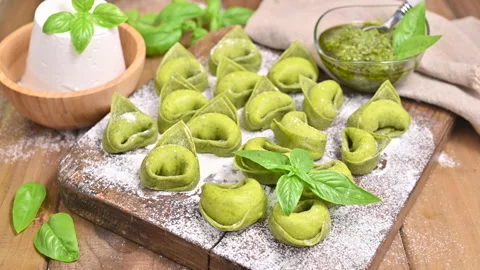 Tortellini e tortelloni typical dishes emilia italy. Stockbeeldmateriaal 137338542