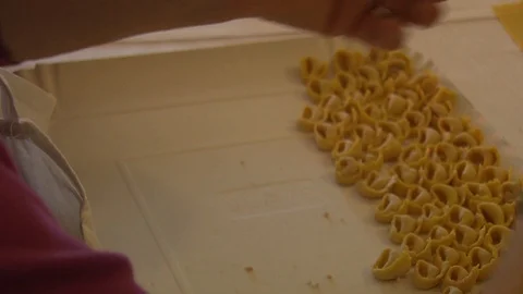 Tortellini, hand closure Video stock 109608460