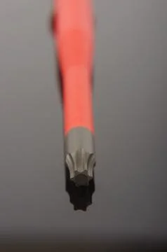 Torx screwdriver tip macro close up isolated on the black reflecting surface Foto stock